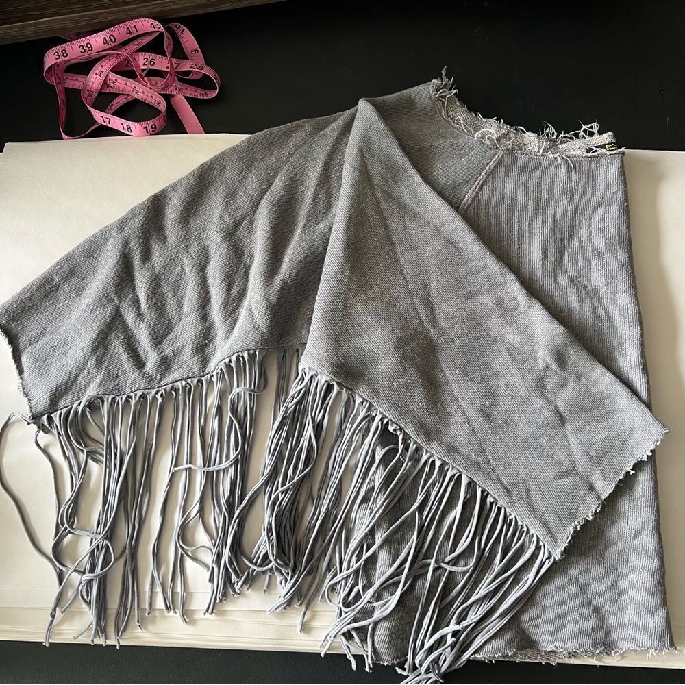 Hollywood Trading Company Gray Fringe Raw Hem Sweatshirt Large - Picture 12 of 12